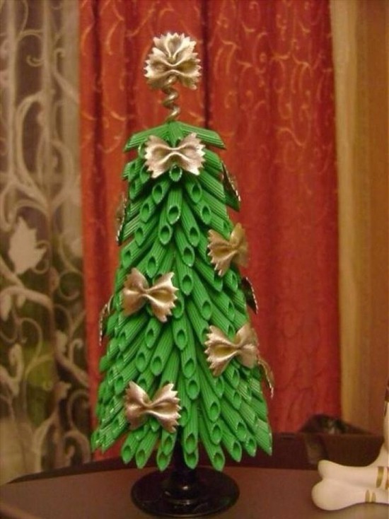 weihnachtsbaum basteln weihnachtlich dekorieren basteln mit nudeln