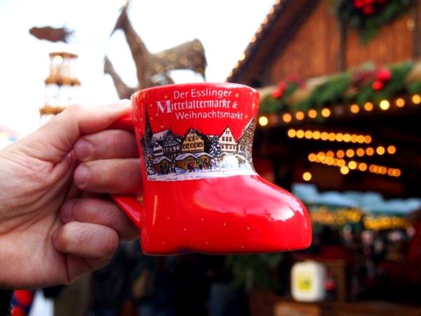 Mittelalterlicher Weihnachtsmarkt von Esslingen glühwein tasse zum mitnehmen