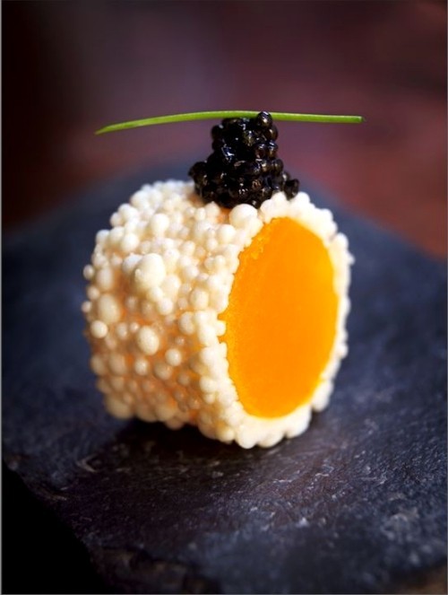 Molekularküche vereint Wissenschaft und Kulinarik omelette mit kaviar