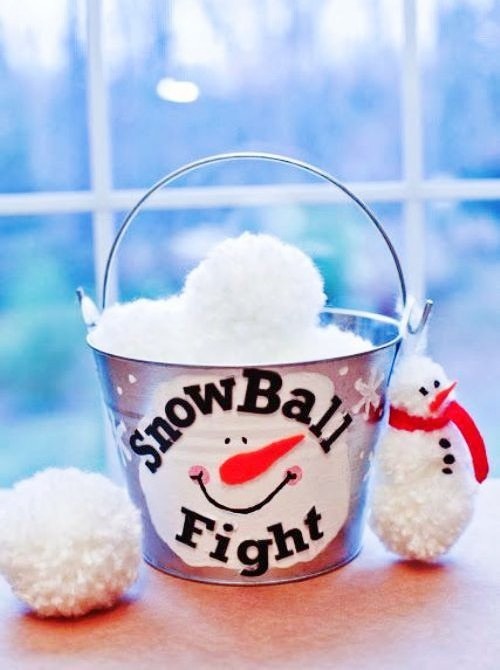 lustige Geschenke zum Weihnachtswichteln schneeball kampf für innen