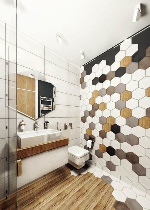 Großes Badezimmer gestalten und das beste Spa-Erlebnis zuhause erleben bienenwabe optik in gold und neutralen farben