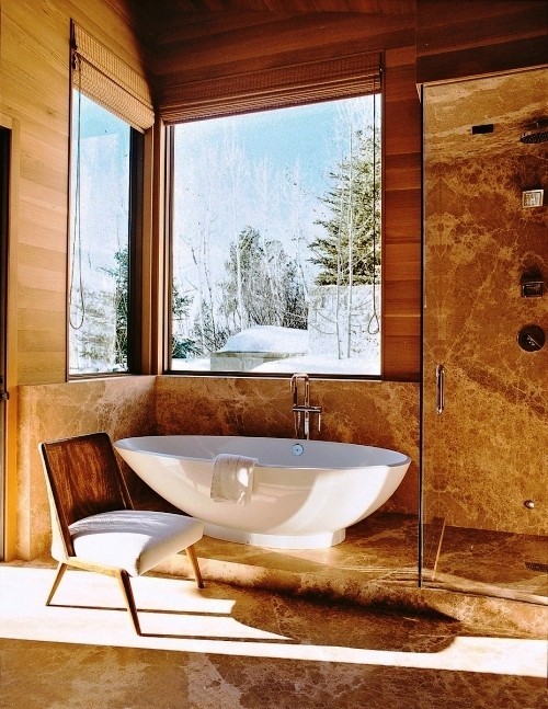 Großes Badezimmer gestalten und das beste Spa-Erlebnis zuhause erleben brauner marmor naturstein bad