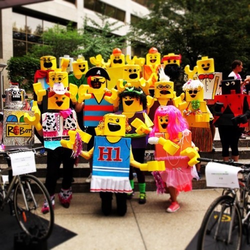 Gruppenkostüme Karneval lego männchen aus pappe kostüme für große gruppen