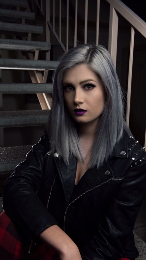 Haare Grau färben und stolz präsentieren rock metal punk chic in grau und schwarz