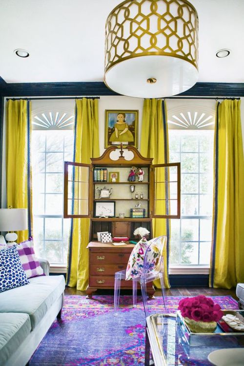 Komplimentär Farben und dessen Anwendung in der Innenraumgestaltung lila und gelb wohnzimmer modern