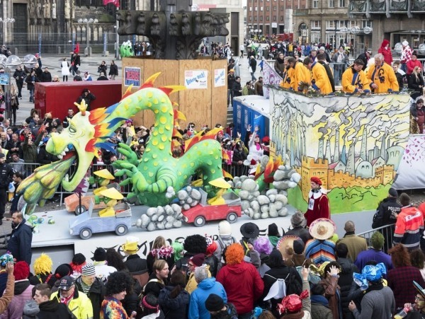 Kölner Karneval 2019 drachen wagen rosenmontag