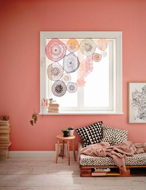 Wandfarbe Altrosa boho stil wohnzimmer mit fensterbilder