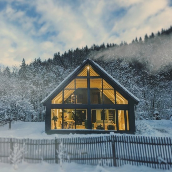 haumhohe fenster winterhütte design ideen baumhaus ferienhaus
