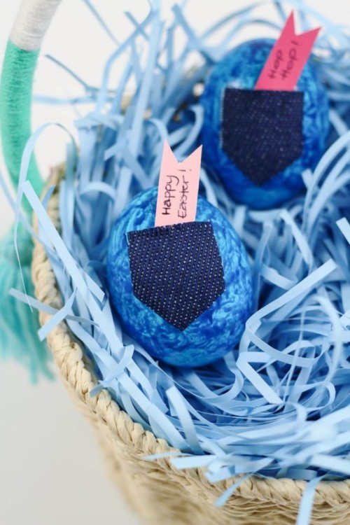 Oster Eier bemalen – kreative Ideen und Anleitungen jeans optik eier mit hosentaschen