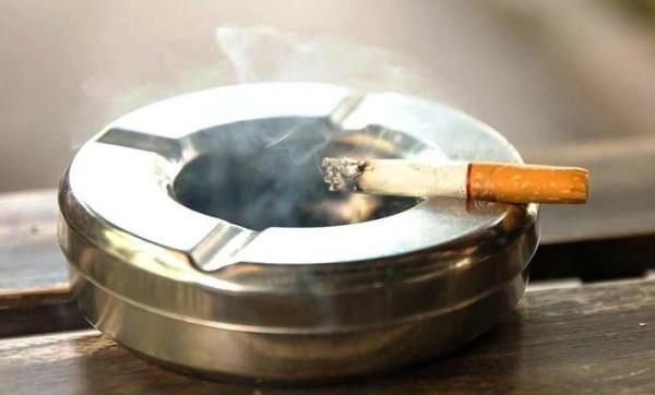 Rauchen Aufhören Tipps und Tricks, die Sucht ein für alle Mal aufzugeben das haus vor rauch und gerüche säubern