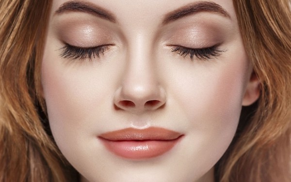 Sind Wimpern Booster effektiv und lohnt es sich, einen auszuprobieren lange wimpern und schönes makeup