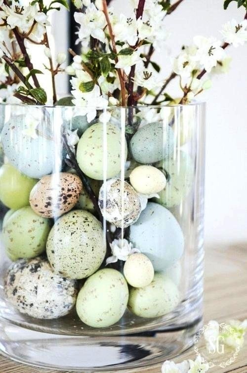 40 ausgezeichnete Shabby Chic Deko Ideen zu Ostern vase gefüllt mit blühende zweige und eier