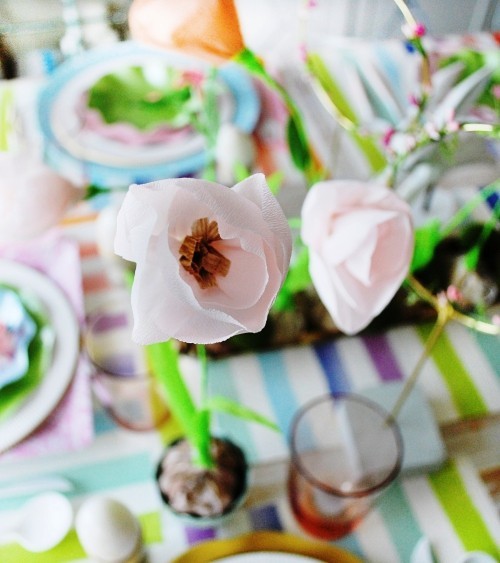 80 frische frühlingshafte Ideen zum Tulpen basteln krepppapier blumen als tischdeko weiß