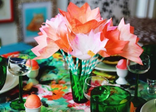 80 frische frühlingshafte Ideen zum Tulpen basteln krepppapier blumen strohhalme trinkglas