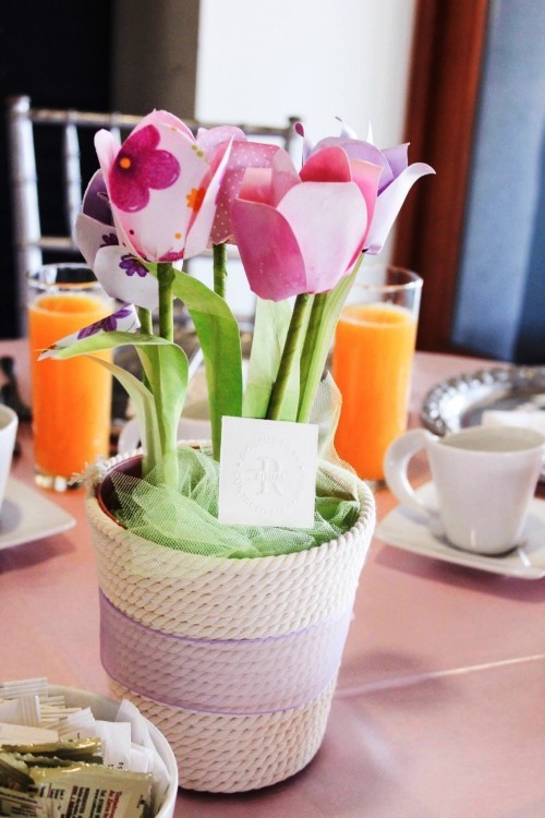 80 frische frühlingshafte Ideen zum Tulpen basteln und dekorieren die fertigen blüten mögliche präsentation