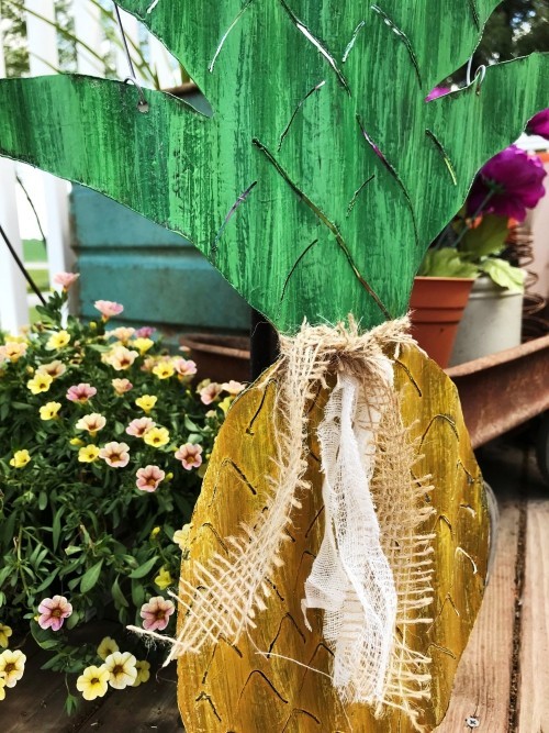 95 rostige Gartendeko Ideen für ein bezauberndes Vintage Exterieur ananas lustig bunt gartenstecker