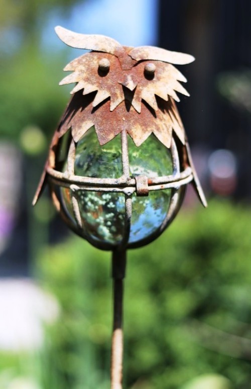 95 rostige Gartendeko Ideen für ein bezauberndes Vintage Exterieur eule laterne aus kristallglas und rost