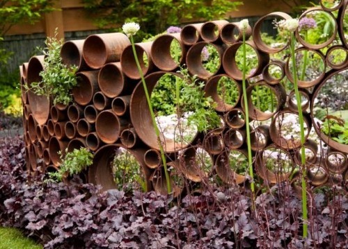 95 rostige Gartendeko Ideen für ein bezauberndes Vintage Exterieur garten wand aus röhren gartenteiler