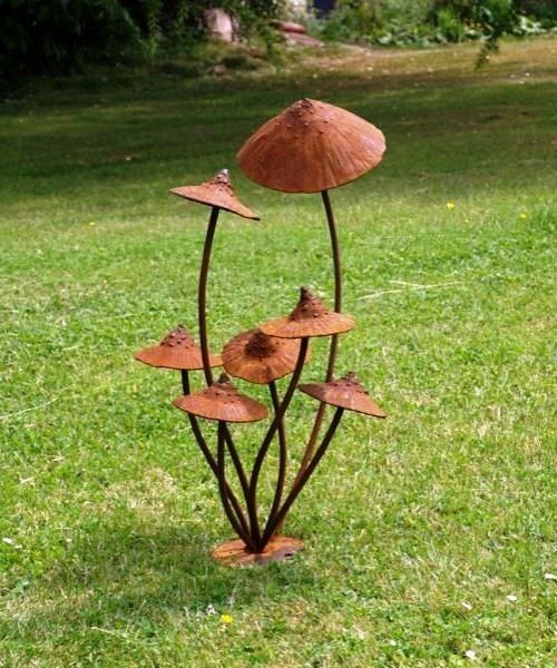 95 rostige Gartendeko Ideen für ein bezauberndes Vintage Exterieur hübsche pilze wachsen aus dem boden