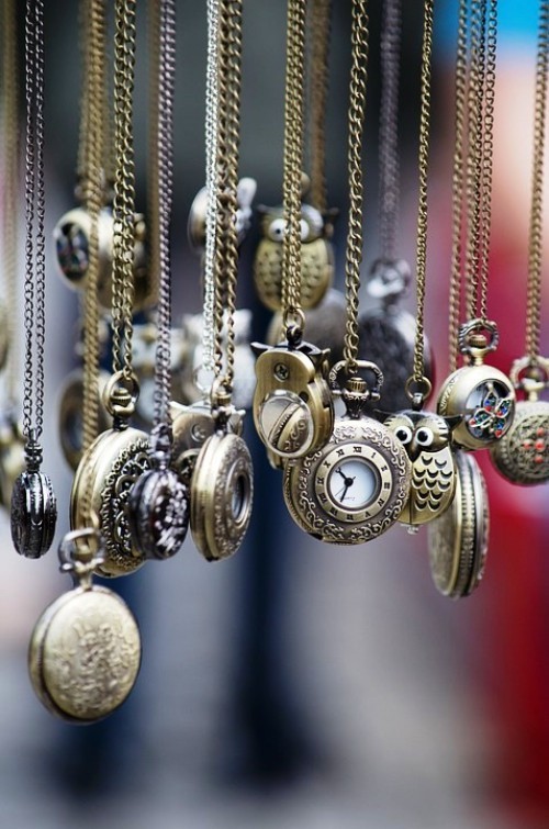 Alte Taschenuhren erleben eine modernisierende Wiedergeburt bronze taschenuhren mit schönen deckeln