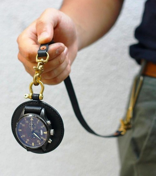 Alte Taschenuhren erleben eine modernisierende Wiedergeburt leder holster für armbanduhren