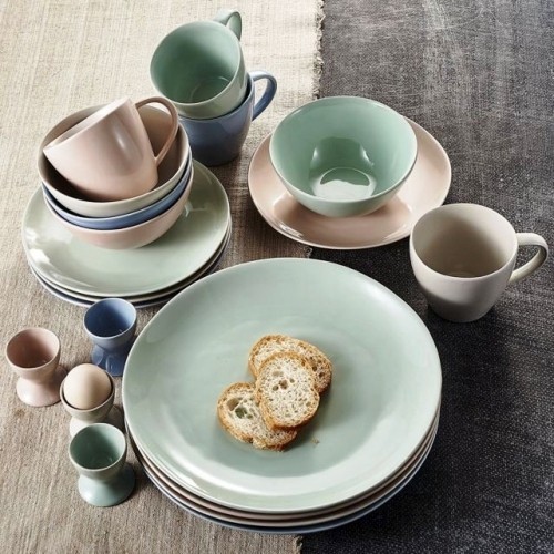 Buntes Geschirr bringt sommerliche Freude und Stimmung auf den Tisch pastellfarben keramik warm und kalt