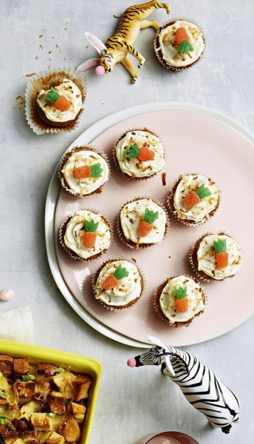 Leckere Ideen und Rezepte zum Oster Fingerfood Buffet selber machen karottenkuchen muffins mit sahne und möhren