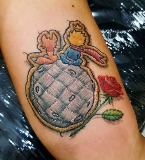 60 wunderschöne Kreuzstich Tattoos zum Inspirieren der kleine prinz der fuchs und die rose