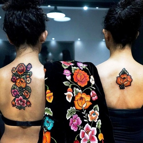 60 wunderschöne Kreuzstich Tattoos zum Inspirieren zwillinge mit ähnlichen tattoos blumen
