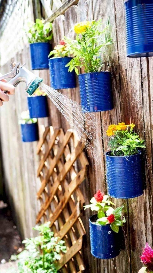 Diese 60 DIY hängende Gärten liegen voll im Trend konstervendosen blau gartendeko gießen