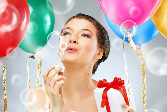Geschenke für Frauen zum Geburtstag party mädchen ballons und geschenke