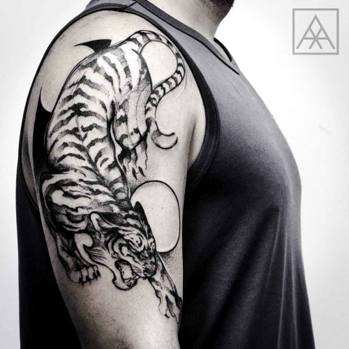 Ideen und Tipps für Ihr erstes oder nächstes Oberarm Tattoo tiger japanische art