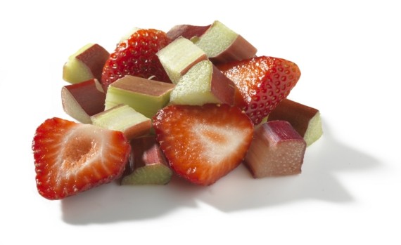 Mandelkuchen Rezept mit Erdbeeren und Rhabarber Früchtekuchen