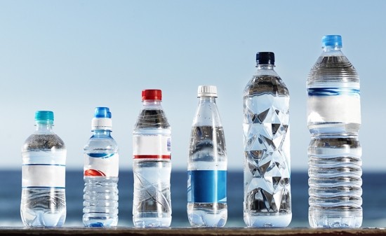 Sollten Sie destilliertes Wasser trinken oder eher nicht verschiedenes wasser flaschen