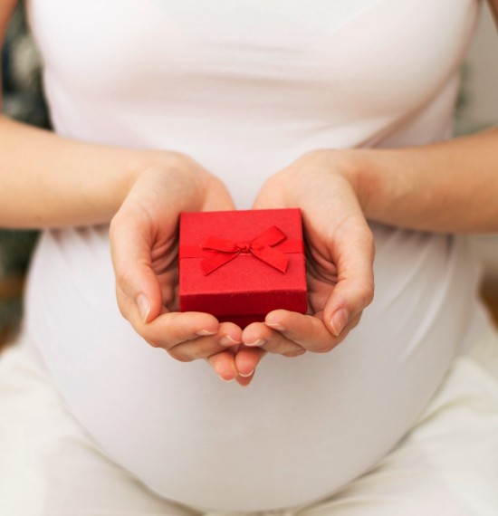Top 5 Geschenke für werdende Mütter, die sie auch tatsächlich brauchen geschenke für schwangere frauen