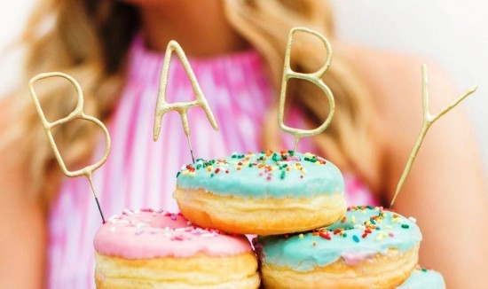 Top 5 Geschenke für werdende Mütter, die sie auch tatsächlich brauchen süßigkeiten donuts baby