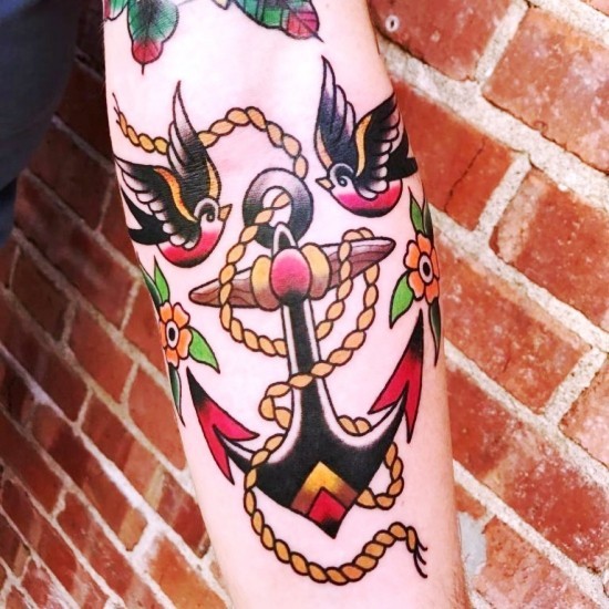 100 Anker Tattoo Ideen und ihre Symbolik anker design mit seil und schwalben