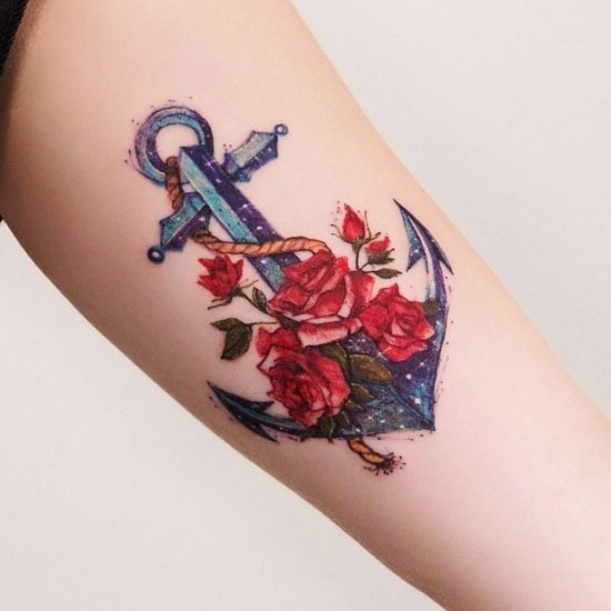 100 Anker Tattoo Ideen und ihre Symbolik anker und rosen weiblich