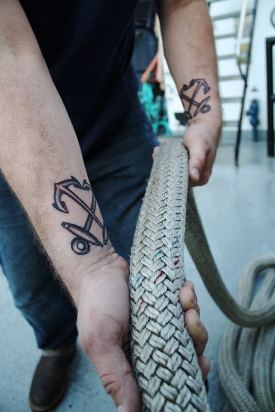 100 Anker Tattoo Ideen und ihre Symbolik seemann am seil anker