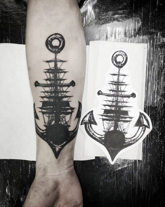 100 Anker Tattoo Ideen und ihre Symbolik segelschiff und anker in einem silhouette