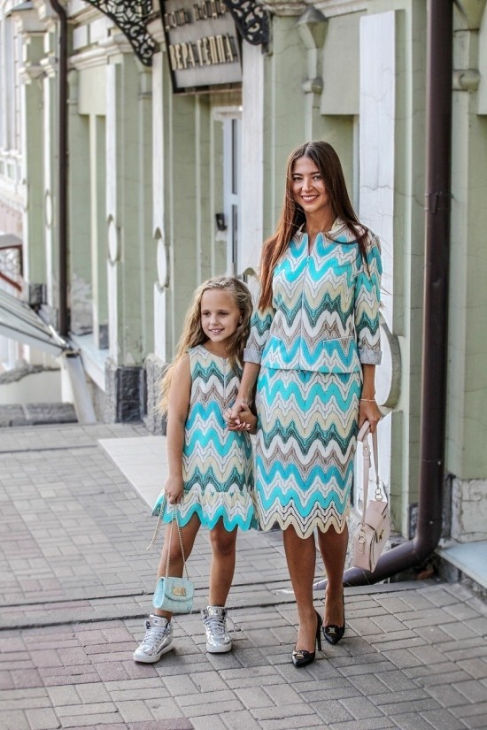 100 tolle Mutter Tochter Kleid Ideen und Styling Tipps blau gemustertes kleid streifen