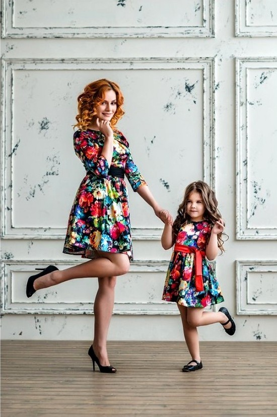 100 tolle Mutter Tochter Kleid Ideen und Styling Tipps buntes kleid für mama und mädchen