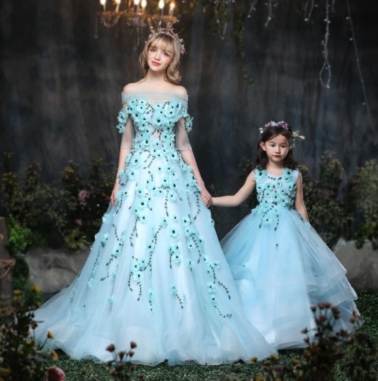 100 tolle Mutter Tochter Kleid Ideen und Styling Tipps hochzeitskleider in blau floral