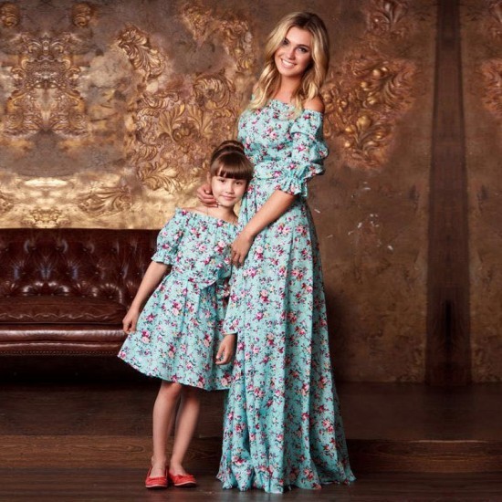 100 tolle Mutter Tochter Kleid Ideen und Styling Tipps langes blaues kleid mit kleinen blumen