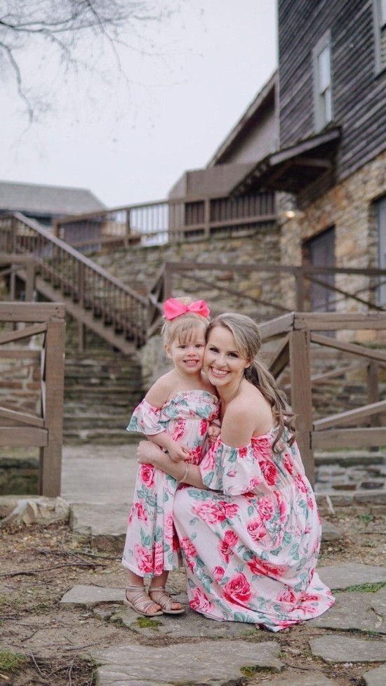 100 tolle Mutter Tochter Kleid Ideen und Styling Tipps rosa kleid mit rosen muster hübsch