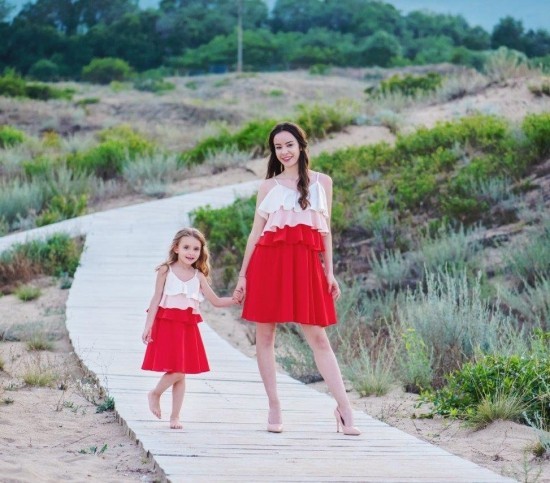 100 tolle Mutter Tochter Kleid Ideen und Styling Tipps rot und weiß kleid für spaziergang