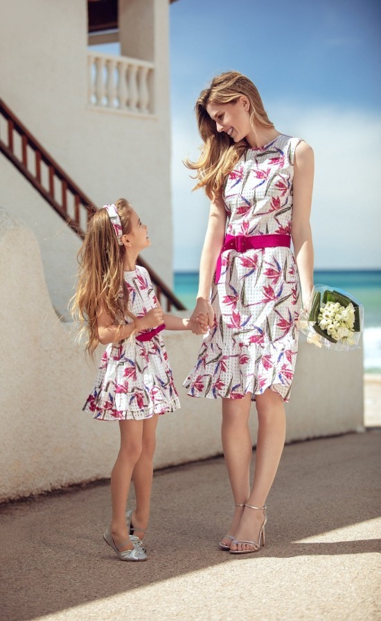 100 tolle Mutter Tochter Kleid Ideen und Styling Tipps weißes kleid mit rosa blüten sommerkleid