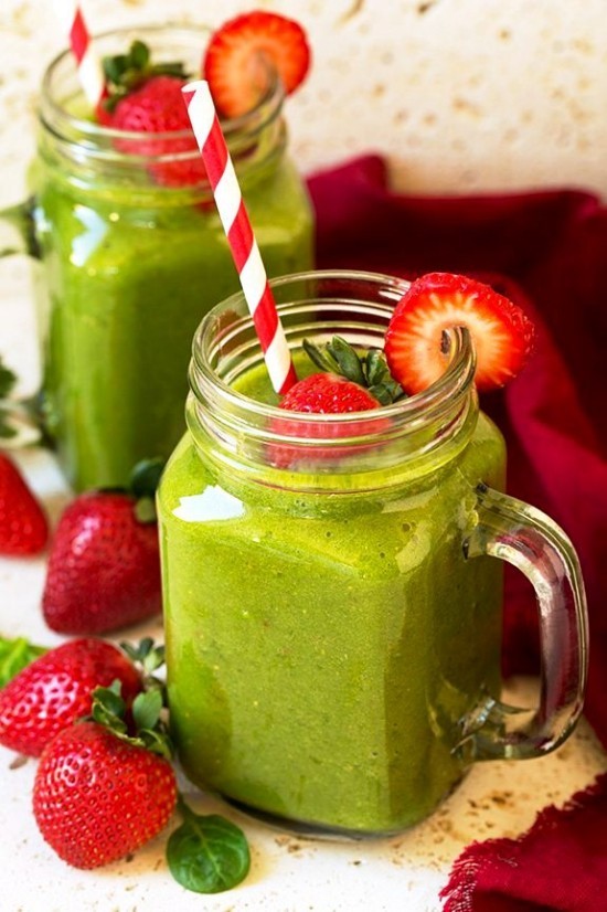 3 leckere und gesunde Erdbeer Smoothie Rezepte smoothie grün gesund grünkohl spinat