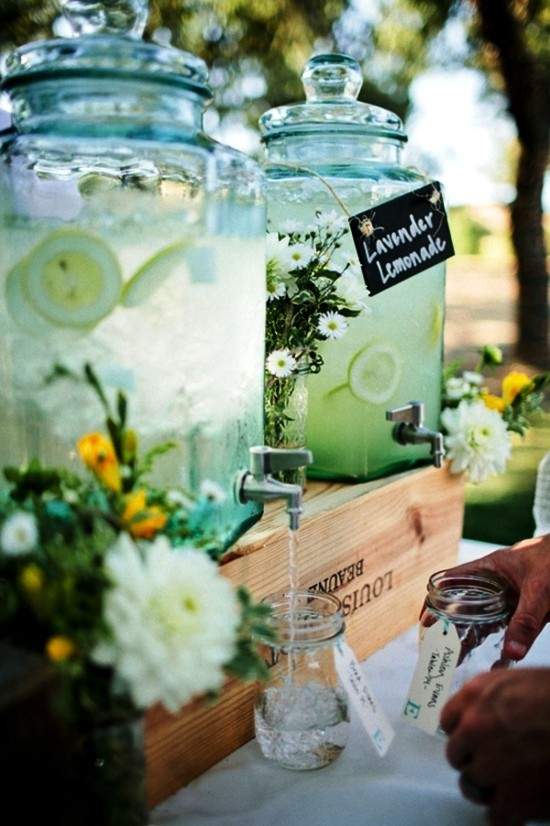 75 Obstkisten Deko Ideen zur rustikalen Hochzeit limonade vintage gläser holzkiste