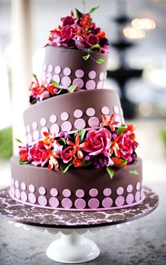 80 Hochzeitstorten-Deko Ideen und Tipps schiefe torte mit blumen